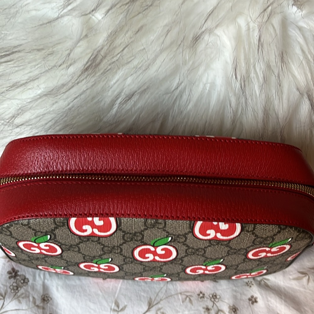 SOLD GUCCI Supreme, Crossbody, like new retails $2500 - Picture 4 of 9